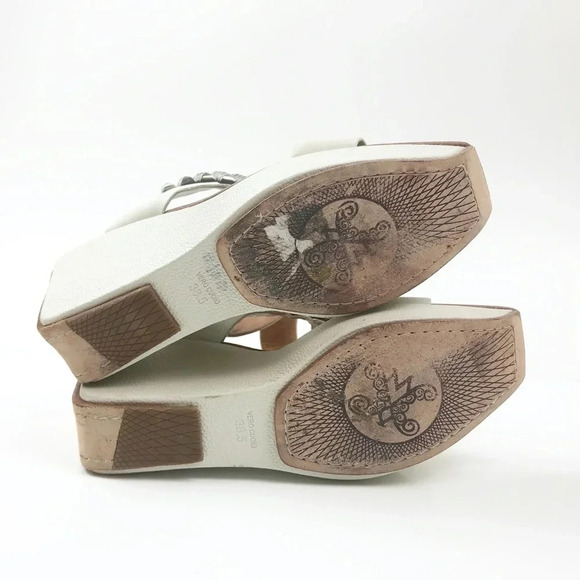 Modern Vintage Thammy Wedge - Picture 8 of 8